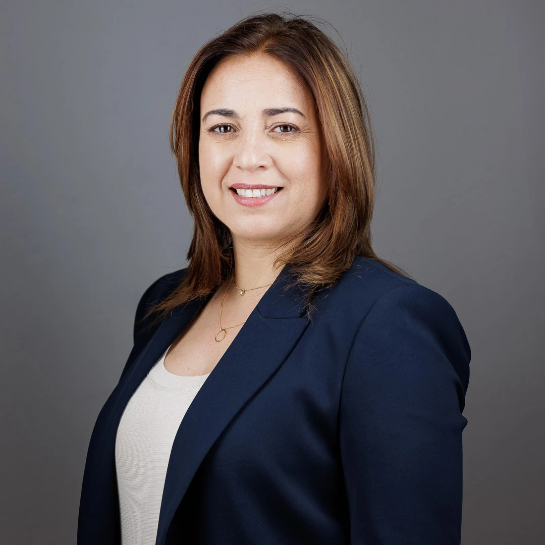 Liliana Pimentel com fato azul e cabeça de lista às eleições autárquicas de 2025 para o município de Condeixa pelo movimento Condeixa Novos Caminhos